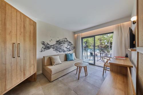 room detail thumbnail 1