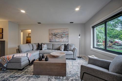 Fantastic 3 bedroom Heated Salt Pool Home 3 blocks from Wilton Drive - main image