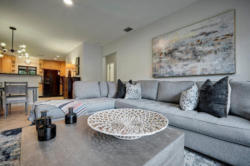 Fantastic 3 bedroom Heated Salt Pool Home 3 blocks from Wilton Drive - image 7