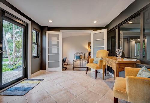 Fantastic 3 bedroom Heated Salt Pool Home 3 blocks from Wilton Drive - image 10