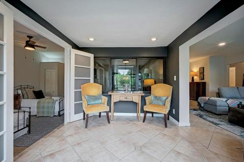 Fantastic 3 bedroom Heated Salt Pool Home 3 blocks from Wilton Drive - image 9