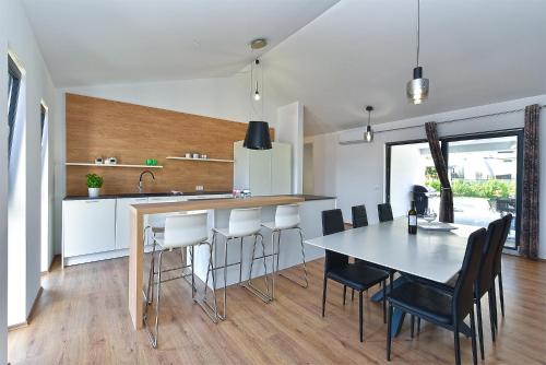 Villa 2044 in วินทิยัน