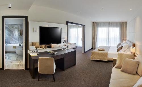 room detail thumbnail 0