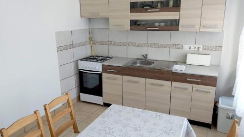 keittiö, Eozin Apartman in Ispitaalja