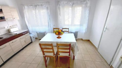 keittiö, Eozin Apartman in Ispitaalja