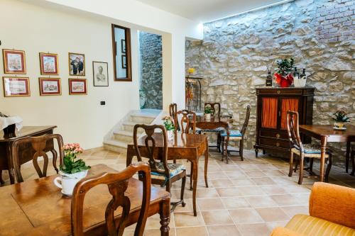 Ресторан, b&b Antiche Dimore Taurasi in Тауразі