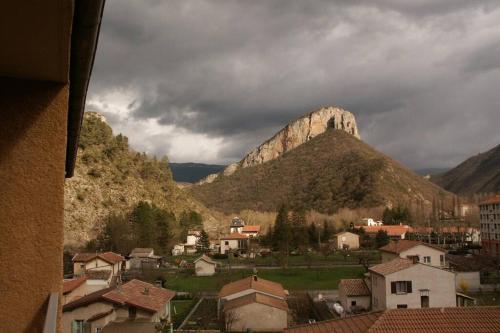 Joli studio 43 avec vue sur les Dourbes 04 - Location saisonnière - Digne-les-Bains