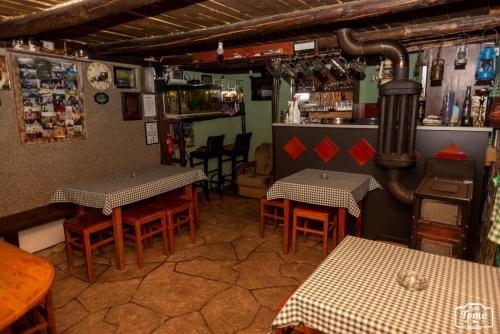 Restorāns, Mikin vajat i ribnjak Korenita, Loznica in Korenita