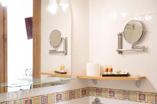 room detail thumbnail 2