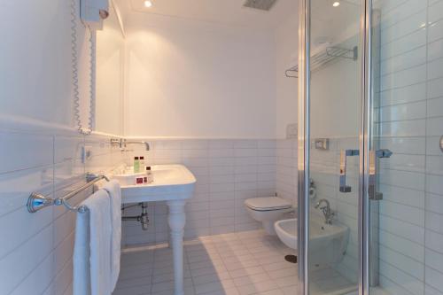 Superior Double or Twin Room with Sea View image 10