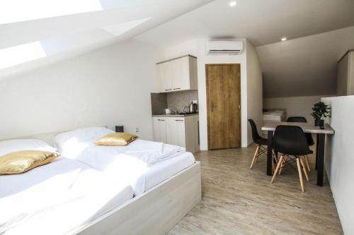 Hotel U Pláže (Hotel U Plaze) in Štítary