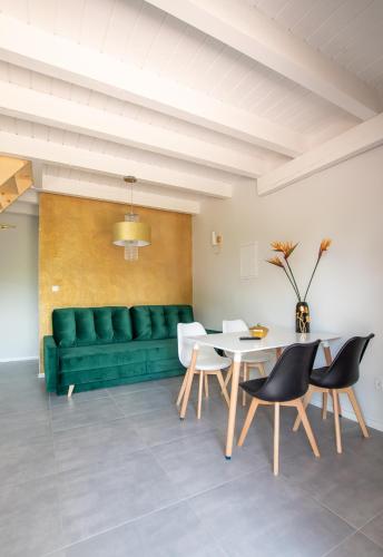DOMKI - Kaszuby Resort ZACISZE - new cottage in Chmielno