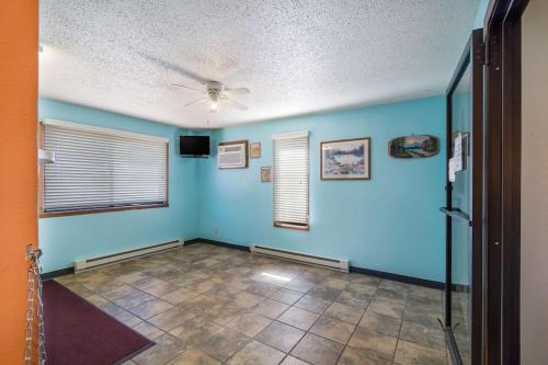 Rodeway Inn - image 18