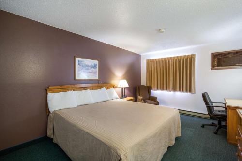 Rodeway Inn - image 17