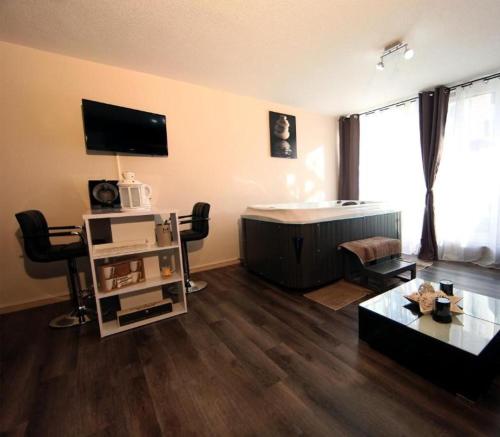 Oprema, Jac-Cosy in Val-De-Travers