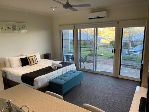 1 king bed, 2 twin beds