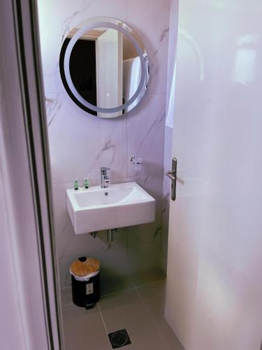 Delfini Beach Hotel & Suites Delfini Beach Hotel & Suites