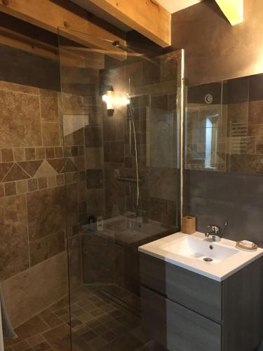 Vannas istaba, Le Petit Secret d'Alban in Saint-Alban-de-Roche