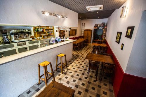 Restaurant, Hôtel de la Place (Hotel de la Place) in Mézel