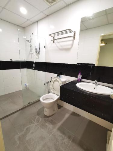 Bathroom, Mansion One, Private Room in Gurney Drive