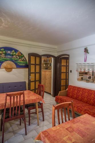 Létesítmények, Aranysellő Vendégház (Aranysello Vendeghaz) in Abádszalók