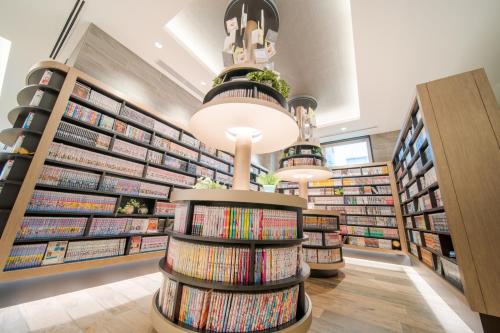 クインテッサホテル大阪心斎橋 Comic & Books