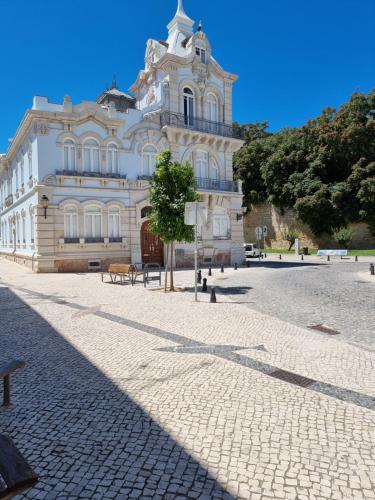 The Portuguese Element 2