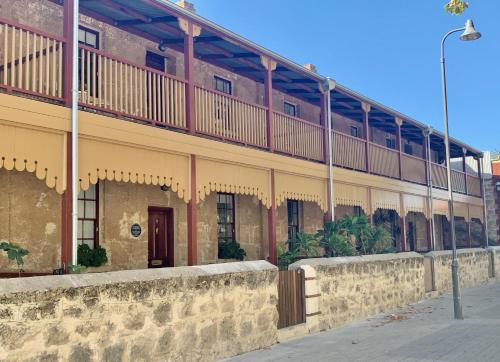 Warders Cottage: Iconic Cottage in the Heart of Freo