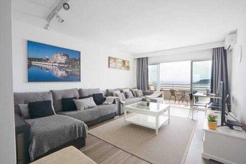  Modern Penthouse beach front apartment, Pension in Calvia Town