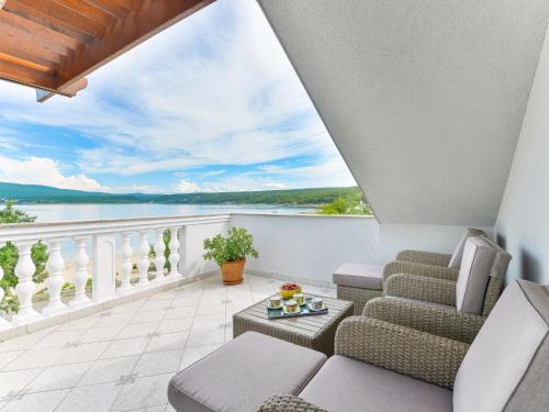  Apartment Valentina-1 in Pridraga
