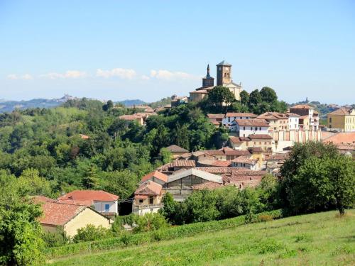 Holiday Home Le Rose Rosse by Interhome in Grazano Badolio