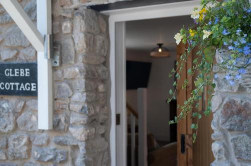 Glebe Cottage - 2 Bedroom Holiday Home - St Florence