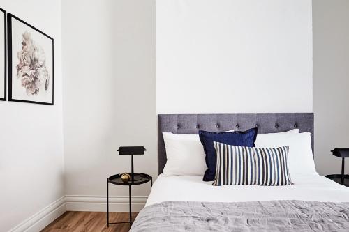 Richmond Studios by Short & Long Stays Room Type - Queen Studio
