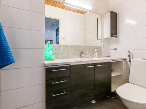 Bathroom, Holiday Home Luonto-keyritty by Interhome in Rautavaara