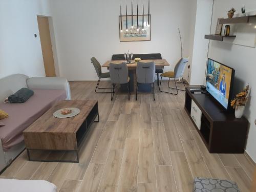 Comfort One Bedroom Apartment with Terrace