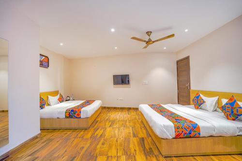 Family Room image 2