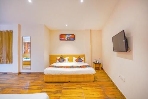 Family Room image 3