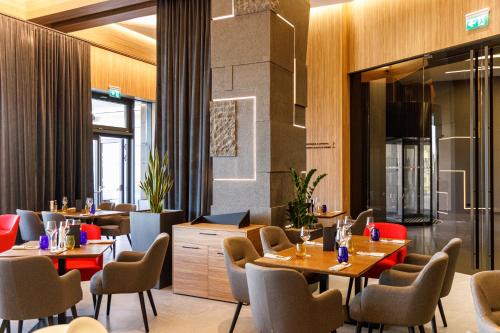 Qosmo Brasov Hotel - image 2