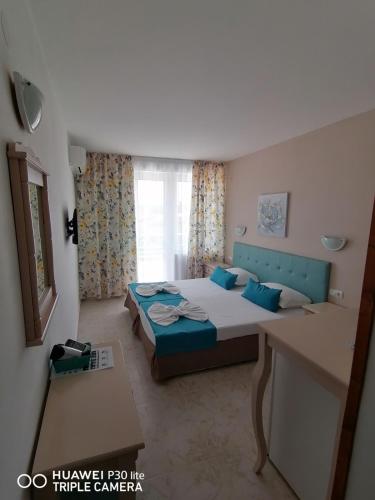 Double or Twin Room with Balcony image 10