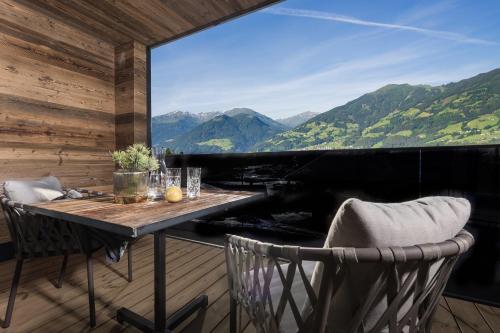 Seven Reasons / Panorama View 3