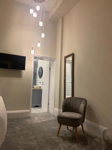 Marina Court - image 3
