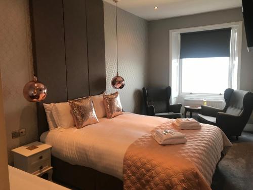 Double Room with Sea View image 4