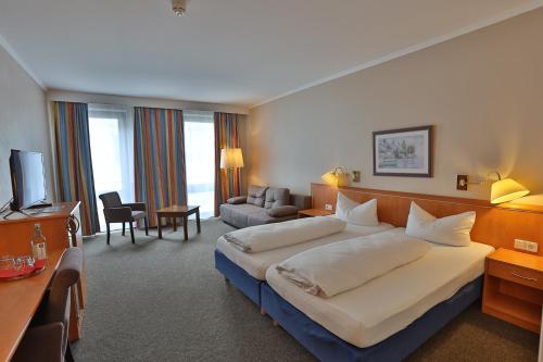 2 twin beds, 1 sofa bed