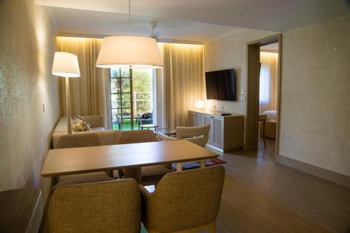 Premium Suite with Garden View (2 Adults + 1 Child up to 10 years old)