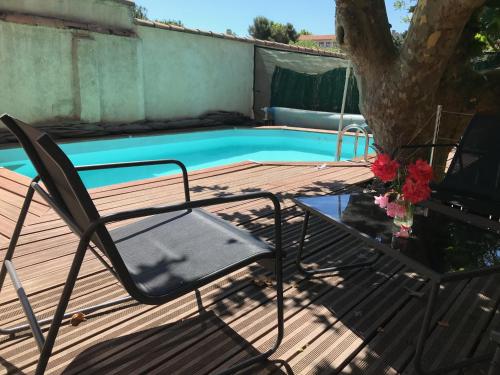 Chambre climatisée avec sdb privée dans une villa avec piscine ouverte d'avril à mi octobre - Chambre d'hôtes - Marseille