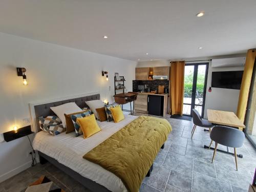 1 queen bed