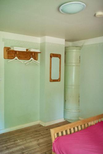 3 twin beds
