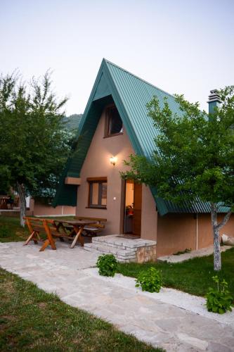 Bungalow Holiday - image 2