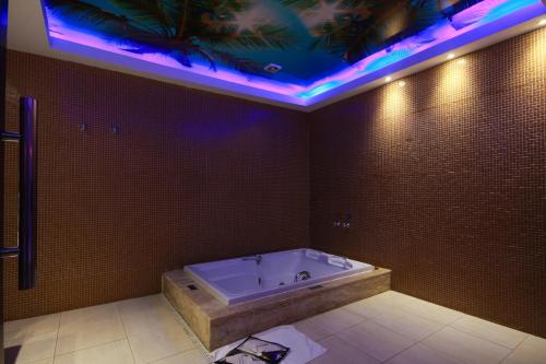 LESSENCE MOTEL in Jaguare