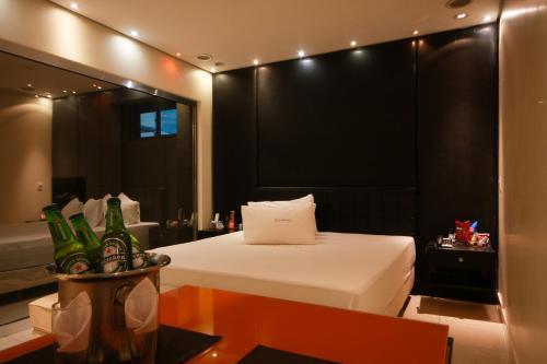 LESSENCE MOTEL in Jaguare